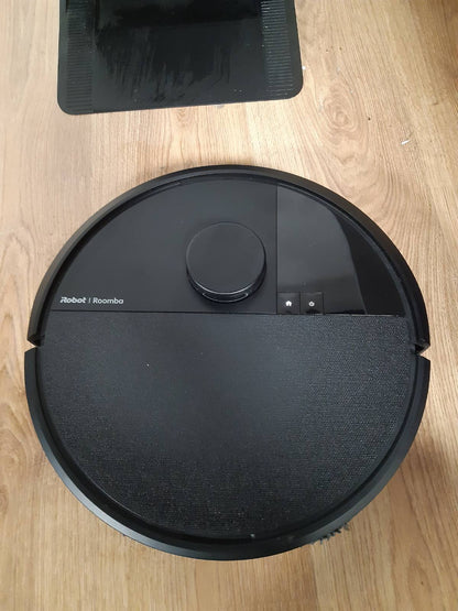 221003 - iRobot Fshesë me korrent robotike Roomba Plus 405 Combo, AutoWash Dock, Clearview LiDAR, 7000Pa, sfungjerë DualClean, SmartScrub, zbulim qilimi, zbrazje 75 ditë, ngjyrë e zezë