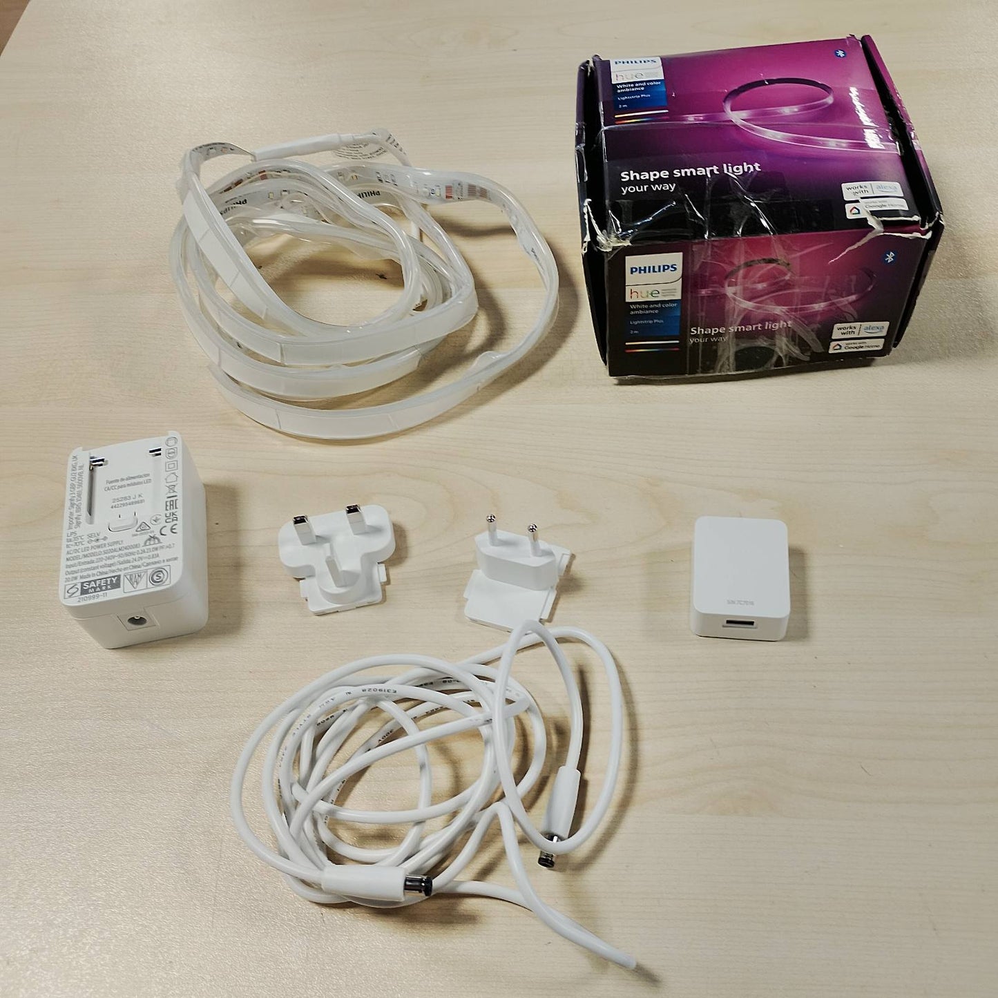 221334 - PHILIPS Hue White & Color Ambiance Lightstrip Plus Base Set V4, Shirit LED 2 metra i errësueshëm me 16 milionë ngjyra, kontroll i inteligjent i dritës përmes zërit ose aplikacionit