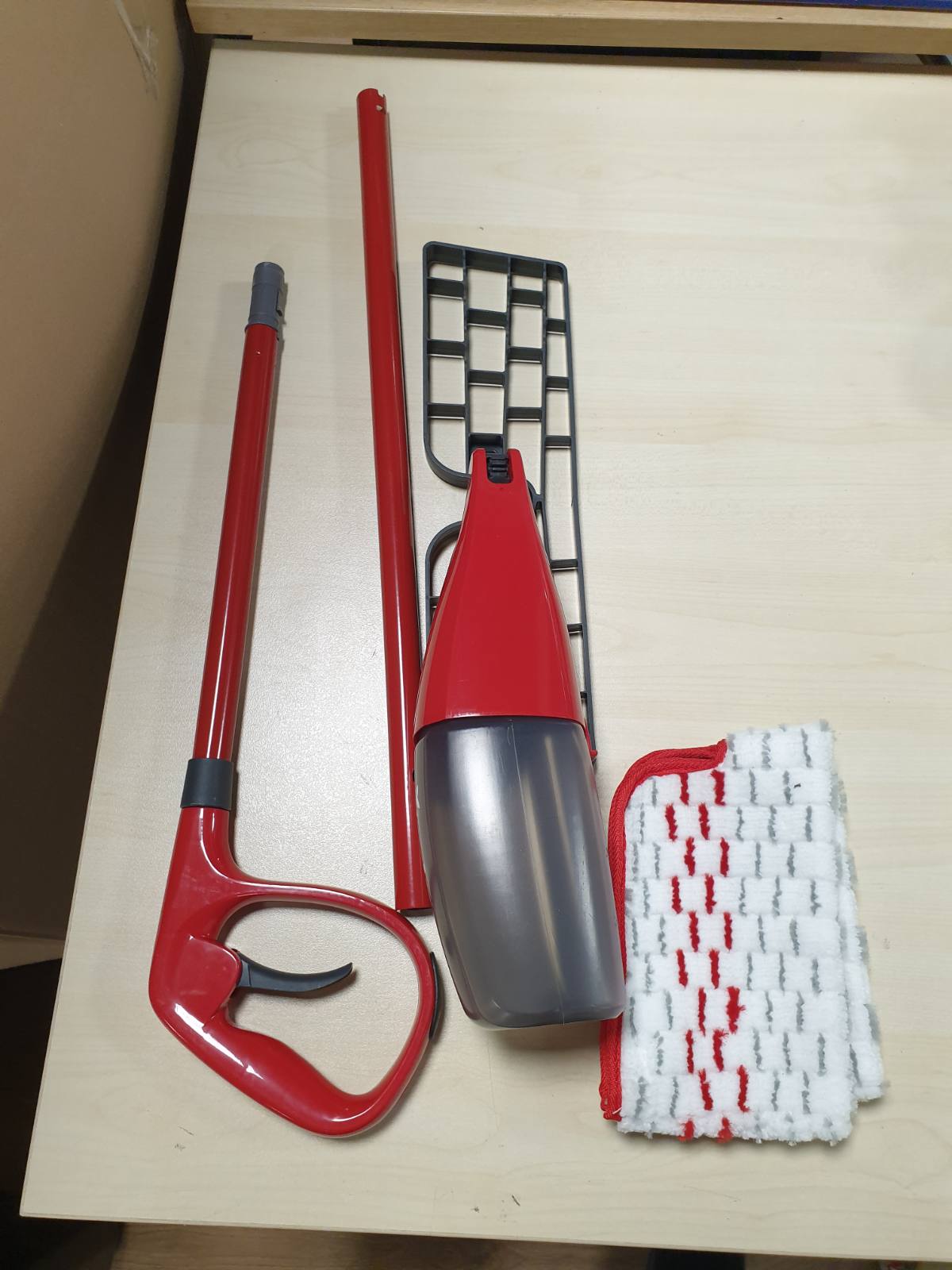 222538 - VILEDA 1-2 Spraymax Sprej Mop, Mop Dyshemeje me Funksion Spërkatjeje & Rezervuar 650 ml, Mbulesë Mikrofibre e Larëshme, Largon Mbi 99% të Baktereve