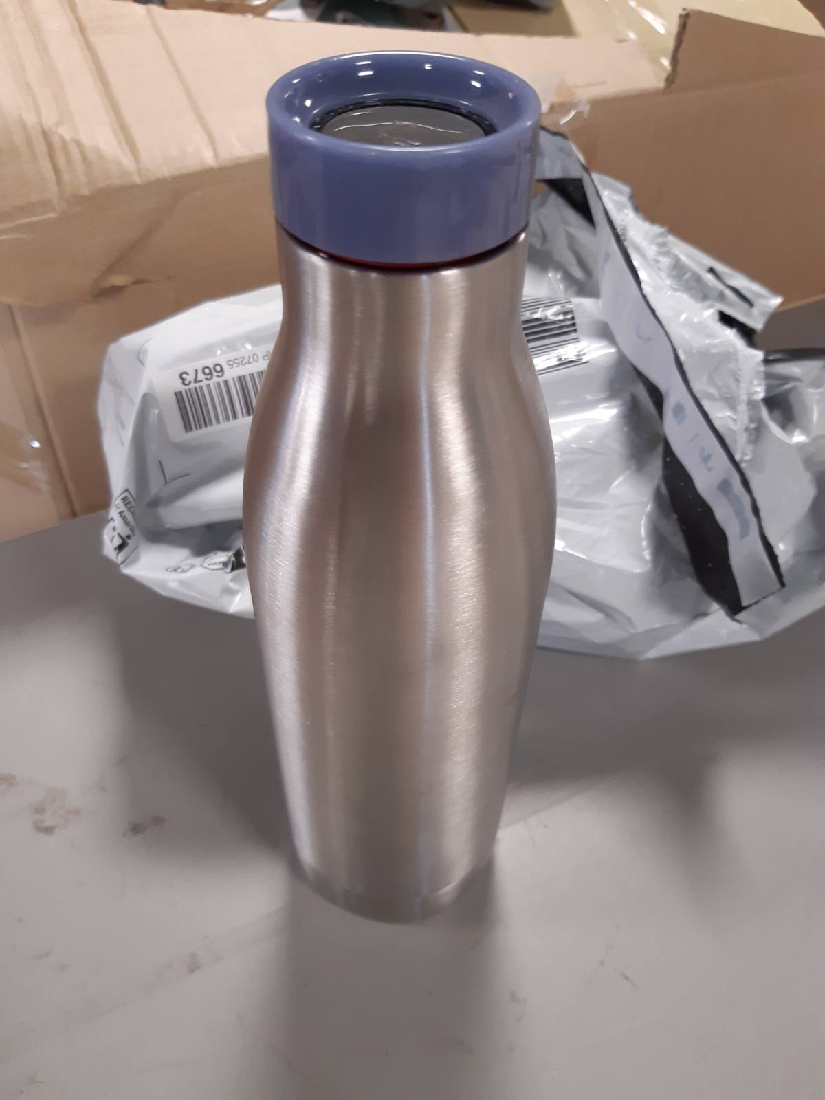 222609 - EMSA Bludrop Eco Shishe për Pije e Izoluar, E Ripërdorshme, Çelik Inox i Ricikluar, Dizajn Ekologjik, Mban Pijet të Ngrohta për 12 Orë/Të Ftohta për 24 Orë, Kapacitet 0.7 L, E Sigurt për Lavastovilje, E Papërshkueshme nga Rrjedhjet, Blu, N3112700