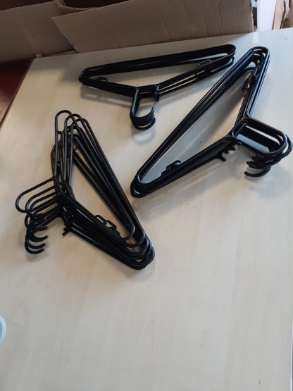 222899 - SONGMICS Set me 50 Varëse Plastike, varëse që kursyen hapësirë, varëse të lehta për pantallona, pallto, fustane, e zezë, CRP009B50
