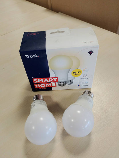 222978 - TRUST Llambë inteligjente WiFi E27, LED E27 me errësim, për Alexa dhe Google Home, llambë RGB 2.4GHz, Wi-Fi, e bardhë - pako me 2 [Klasa e energjisë F]