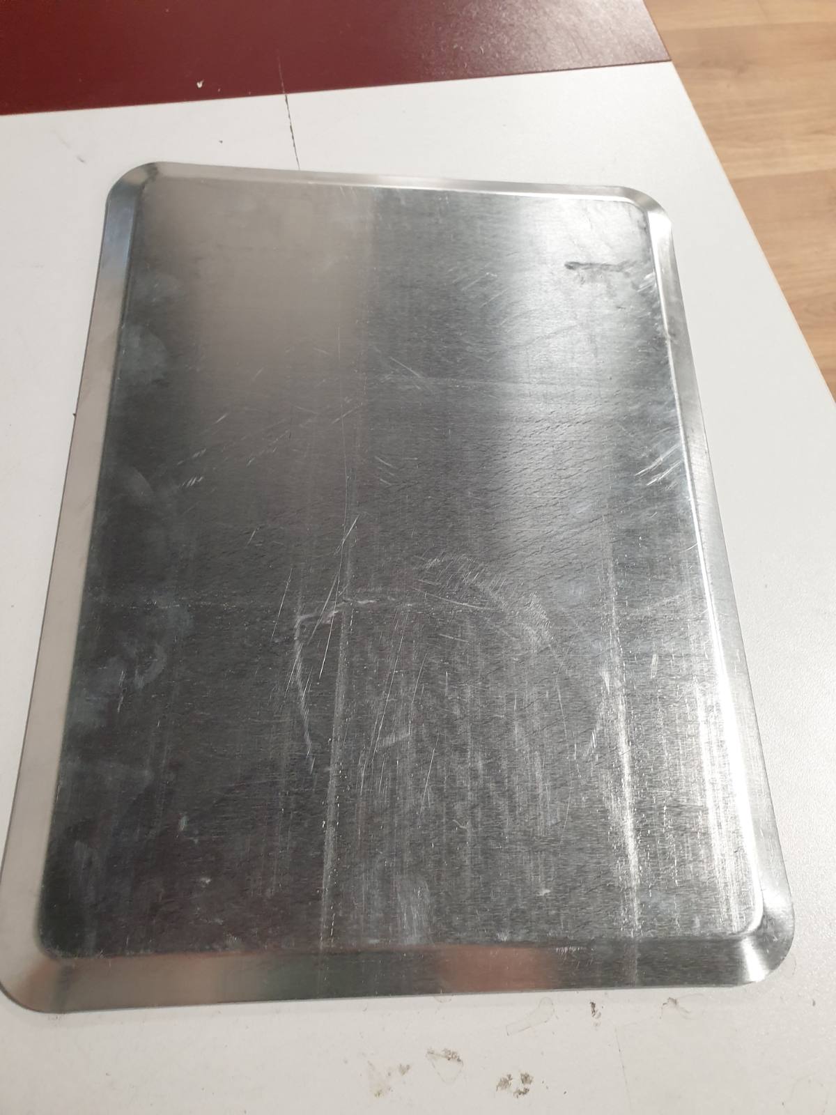 223317 - MALI'S Tepsi e lëmuar alumini për pjekje me skaje gri 40x30cm, 1.5mm e trashë