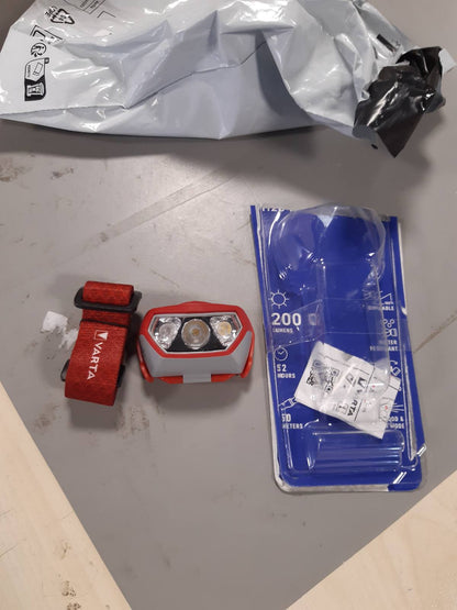 223547 - VARTA Llambë ballore LED H20 Pro, me 3 bateri AAA, tre modalitete drite, rezistente ndaj spërkatjeve, me kokë rrotulluese, e kuqe