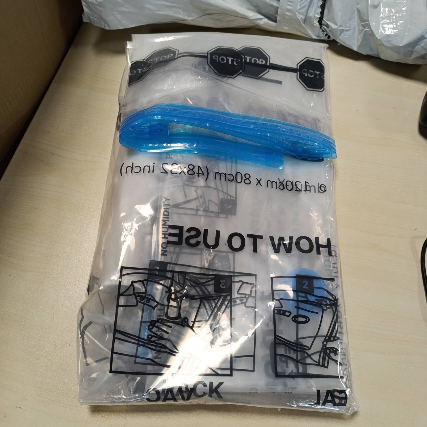 224435 - Amazon Basics Qese kompresimi me vakum, Qese ruajtjeje, me pompë dore, me zinxhir, madhësia X-Jumbo, pako me 4, për rroba, transparente