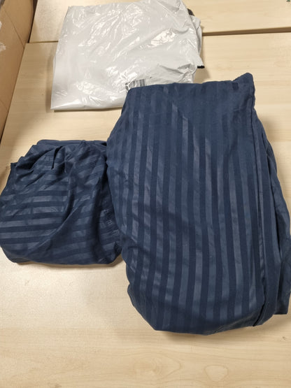 224578 - AMAZON BASICS Set çarçafësh 135x200 Mikrofibër me 2 copë, Mbulesë jorgani 135x200 cm dhe 1 Mbulesë jastëku 80x80 cm, Blu Marine, Me Vija