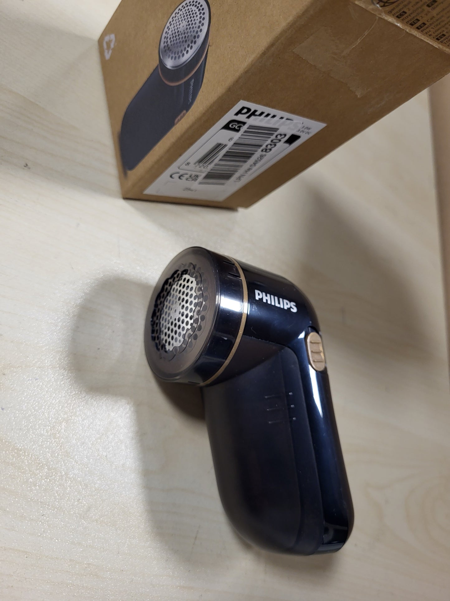 224589 - PHILIPS Heqës pushi 8800 RPM, Teh i madh, 3 madhësi rrjete, Funksionon me 2 bateri AA, Dizajn kompakt (GC026/80)