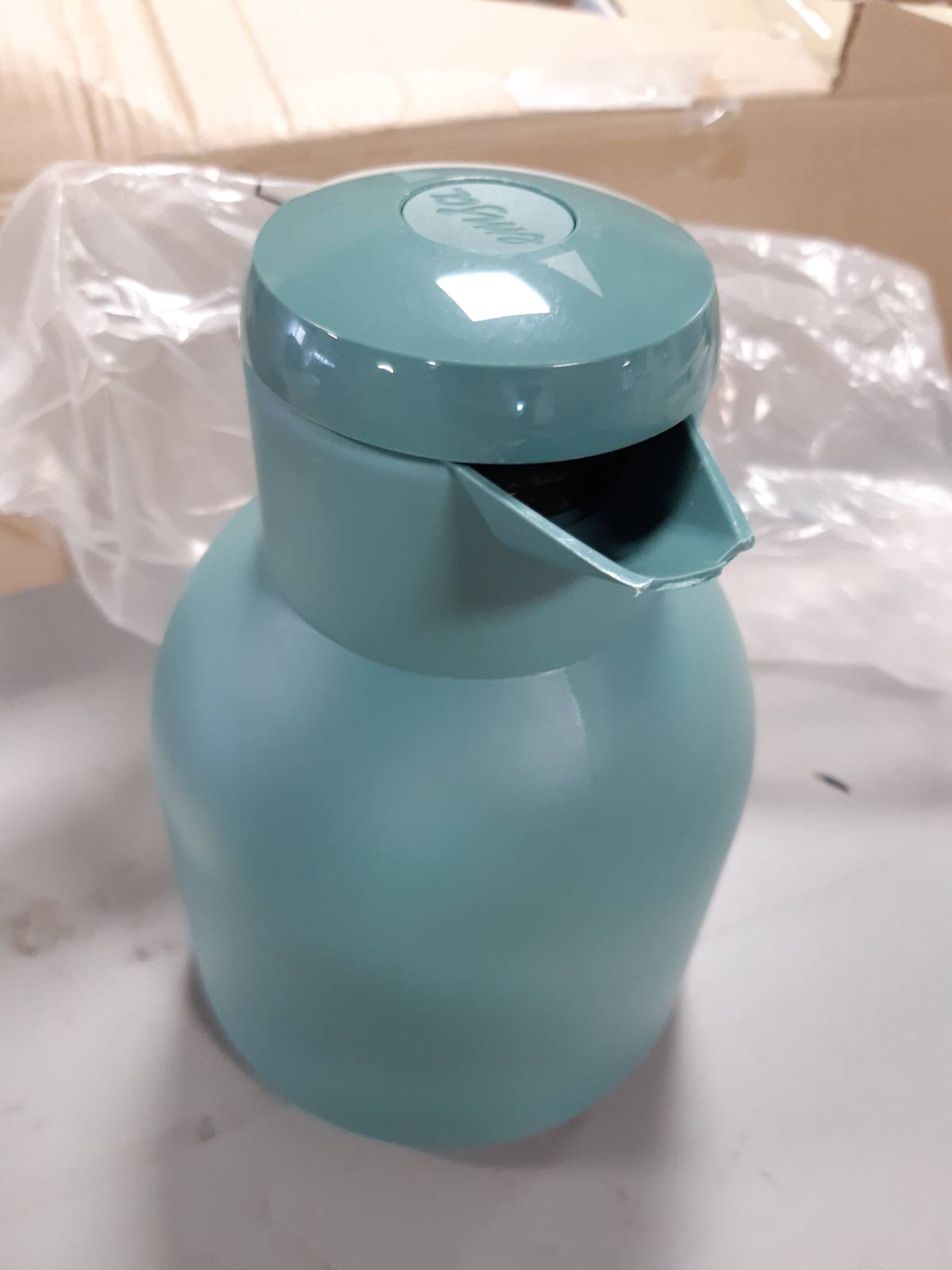 224670 - EMSA - Enë e izoluar Samba F40102, 1 litër, plastike, mbyllje me shtypje të shpejtë, 100% e papërshkueshme nga rrjedhjet, mban nxehtësi për 12 orë, të ftohtë për 24 orë, ngjyrë jeshile pluhuri
