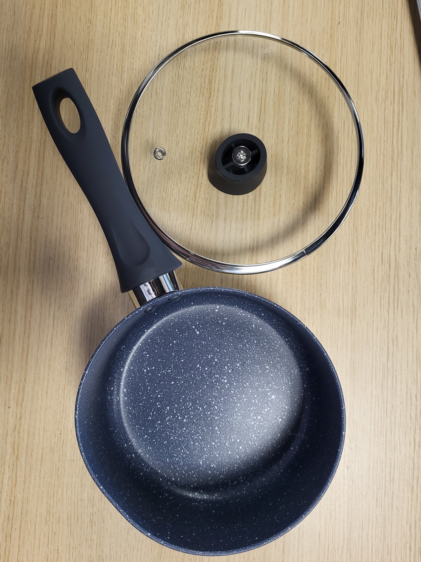 227429 - RUSSELL HOBBS Tenxhere jo-ngjitëse RH00845EU, 18cm/2L me kapak qelqi të temperuar, kompatibile me induksion, tenxhere perimesh/supe, dorezë bakeliti