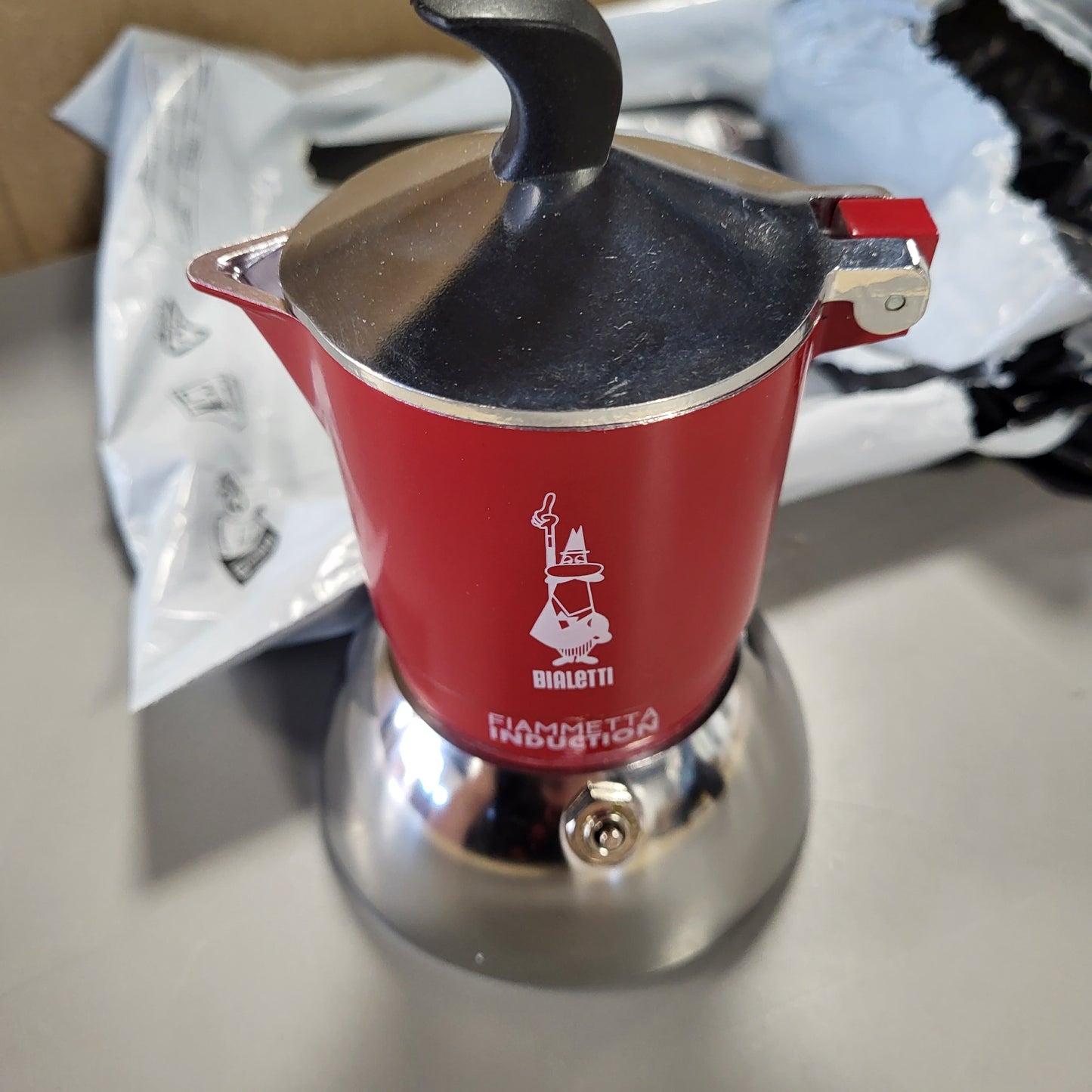 227447 - Bialetti Makinë kafeje me induksion Fiammetta, 2 filxhanë (100 ml), e përshtatshme për të gjitha sobat, dizajn elegant, e kuqe