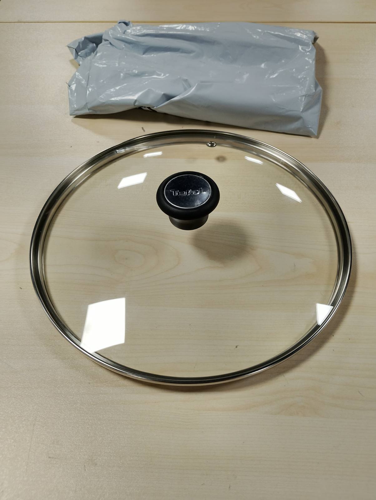 228251 - TEFAL Kapak Qelqi, 28 cm, me Unazë prej Çeliku Inoks, Kanal Avulli, Dorezë Termoplastike, i Përshtatshëm për Larje në Makinë Larëse të Enëve, Modeli 28097712
