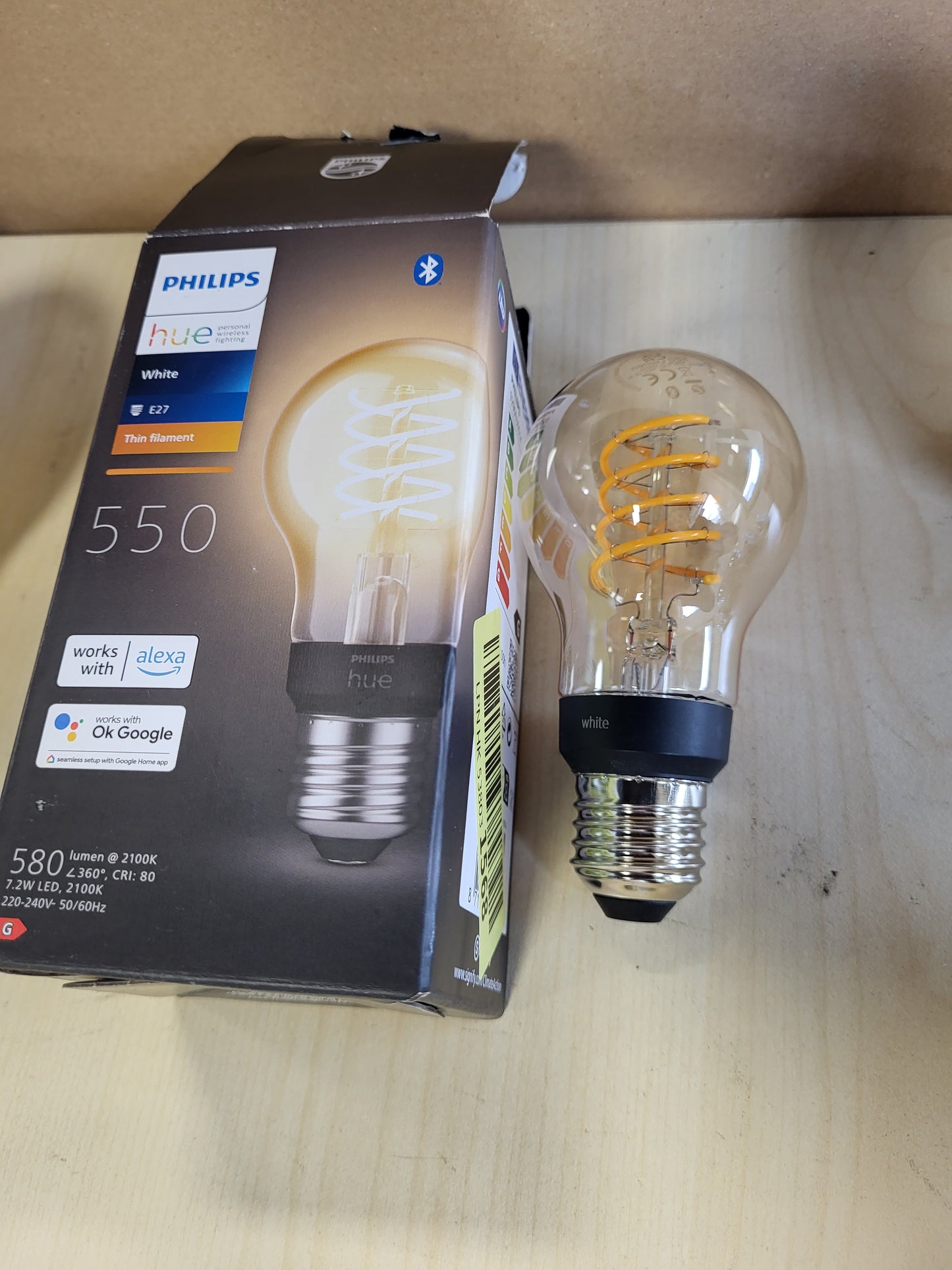 247067 - PHILIPS HUE Llambë e bardhë E27 me filament (550 lm), llambë LED standarde me errësim, kontroll inteligjent të dritës nëpërmjet zërit dhe aplikacionit, 1 pako