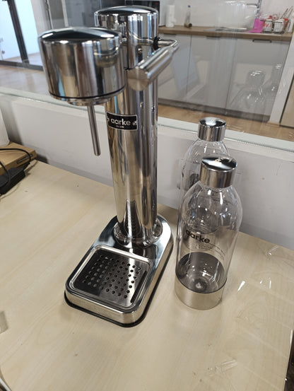 255018 - AARKE Carbonator 3, Karbonator uji çeliku inox, përfshin 2 shishe PET 1L, i pajtueshëm me cilindra CO2 60L