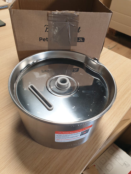 256003 - BALIMOPET Shatërvan për Mace prej Çeliku Inoks, 2.2L, Shatërvan Pirjeje Super i Qetë me Kabllo, i Lehtë për t’u Pastruar, Sistem Filtrimi të Katërfishtë dhe Dritë LED, me 3 Filtra Karboni të Aktivizuar