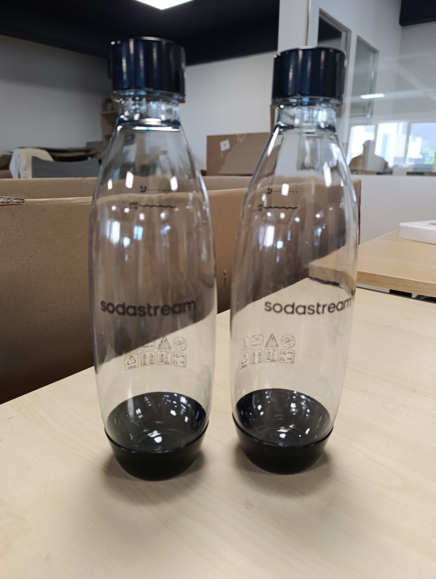 257549 - SODASTREAM Fuse – 2 shishe uji 1L, të ripërdorshme, të sigurta për larje në enëlarëse, E zezë