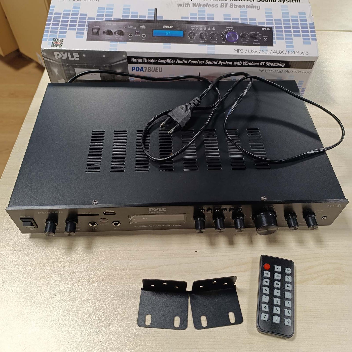 266124 - AMPLIFIKATOR BLUETOOTH PYLE - 5 Kanale, Montim në Rack, 200 Vat, Transmetim Pa Tel Bluetooth, Radio MP3/USB/SD/AUX/FM, LCD Dixhital ID3, i Zi