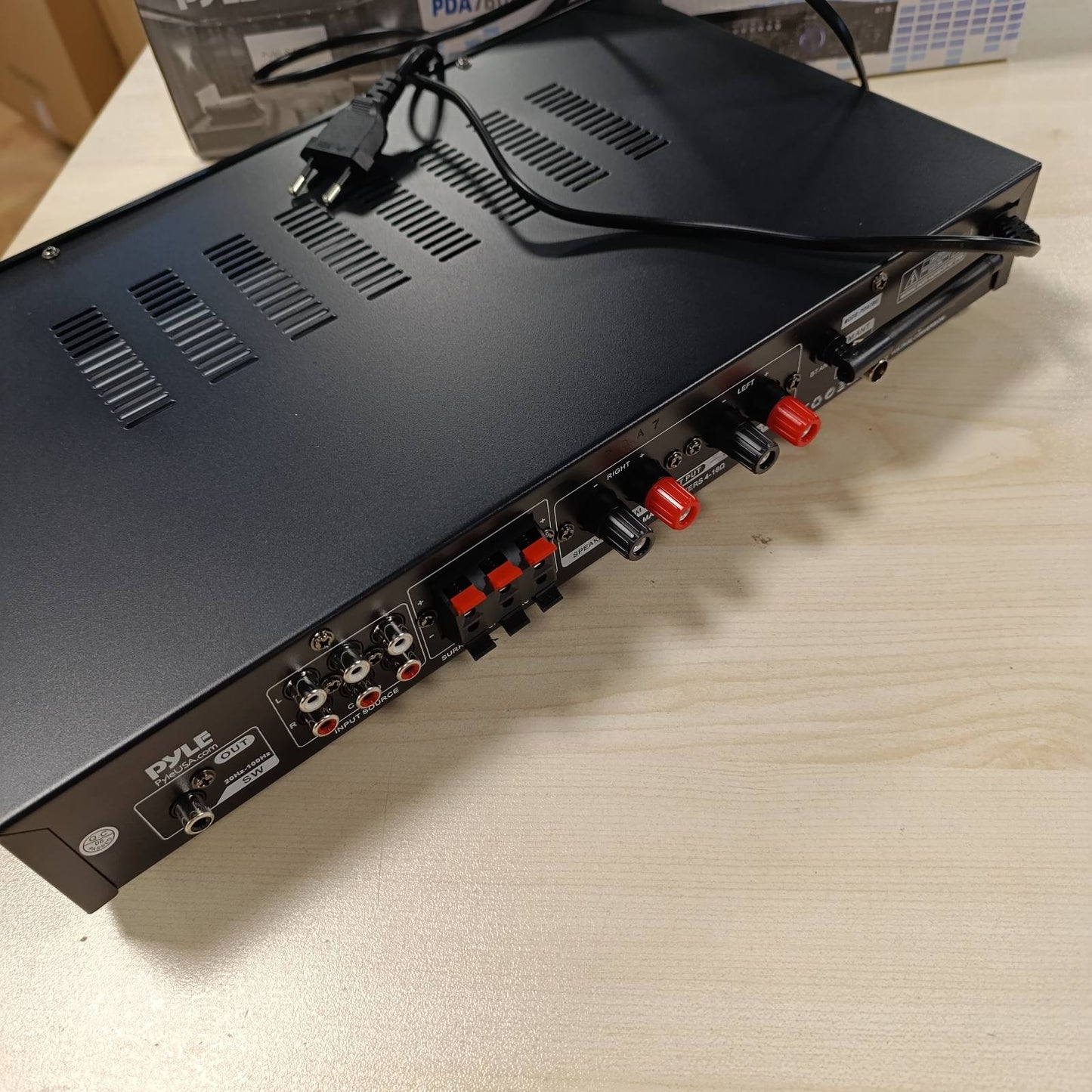266124 - AMPLIFIKATOR BLUETOOTH PYLE - 5 Kanale, Montim në Rack, 200 Vat, Transmetim Pa Tel Bluetooth, Radio MP3/USB/SD/AUX/FM, LCD Dixhital ID3, i Zi