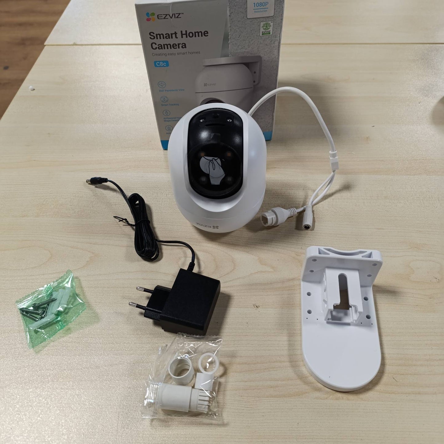 266360 - EZVIZ Kamera Sigurie 360° WiFi për në Jashtë, IP 1080P, Shikim me Ngjyra Natën, Zbulim Personash me IA, Gjurmim Automatik i Zmadhimit, Audio Dy-Kahëshe, Sirenë, Alexa/Google, C8c 2MP