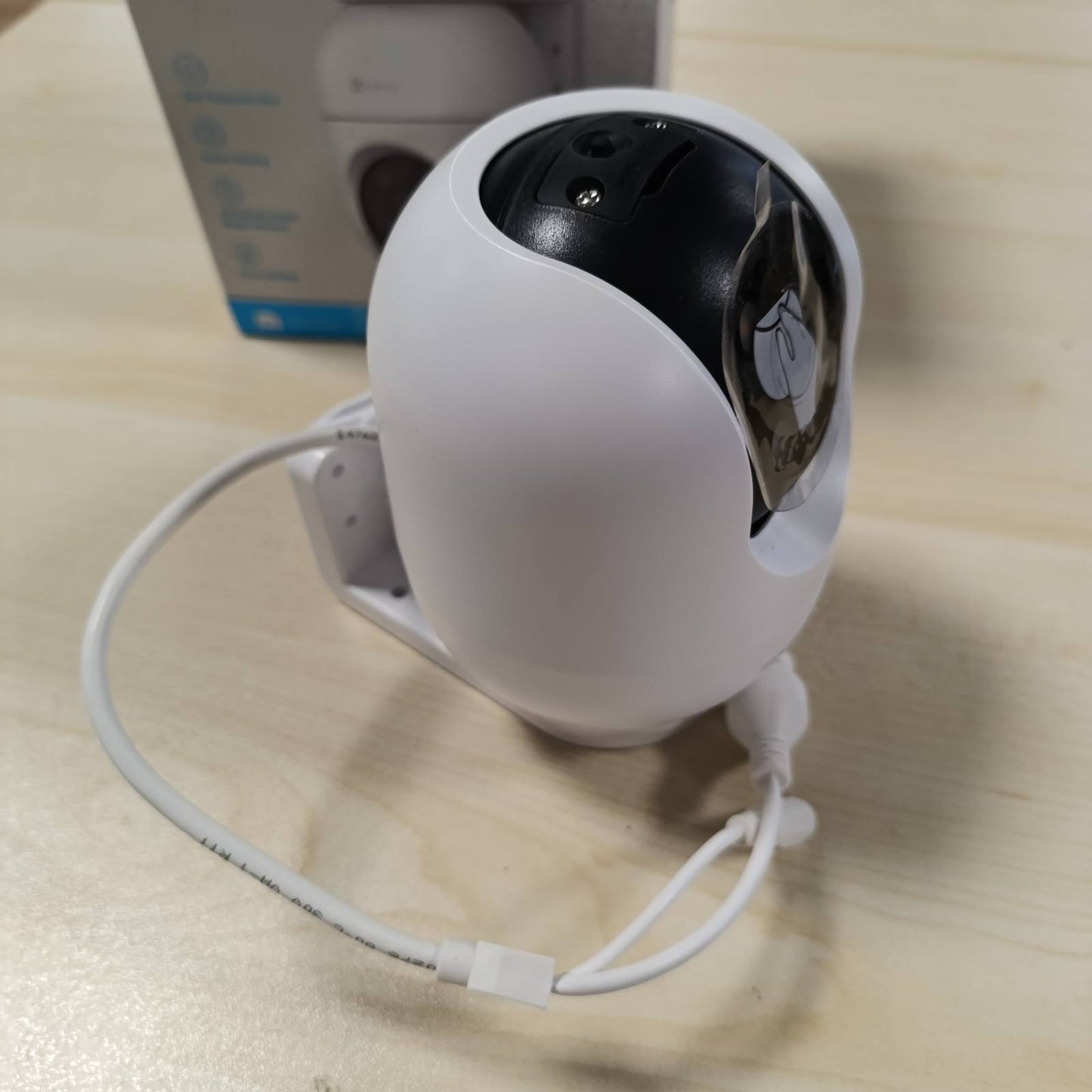 266360 - EZVIZ Kamera Sigurie 360° WiFi për në Jashtë, IP 1080P, Shikim me Ngjyra Natën, Zbulim Personash me IA, Gjurmim Automatik i Zmadhimit, Audio Dy-Kahëshe, Sirenë, Alexa/Google, C8c 2MP