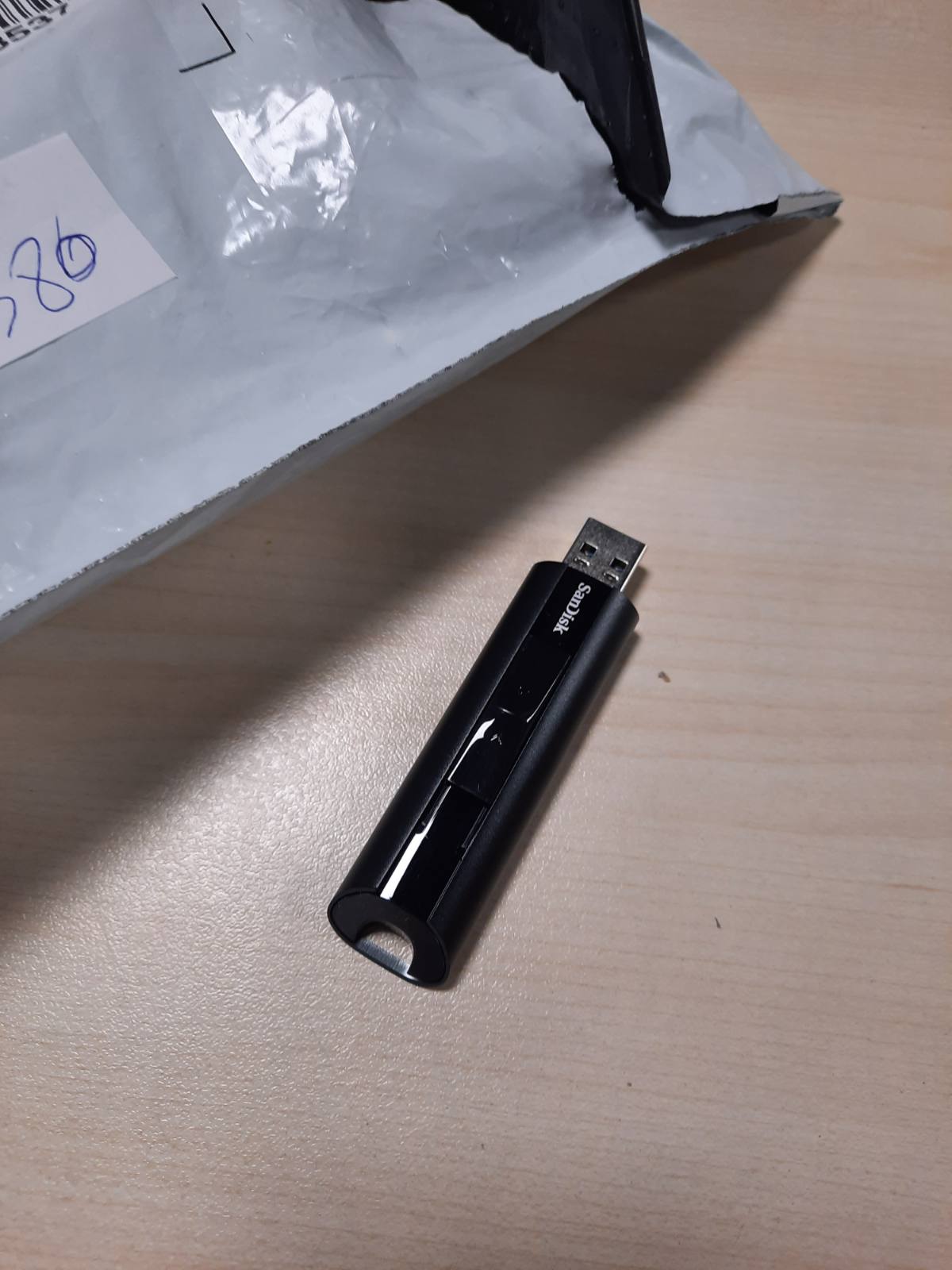 266380 - SANDISK Njësia e memories USB 3.2 Extreme PRO 128 GB, Shpejtësia e leximit 420 MB/s, Shpejtësia e shkrimit 380 MB/s, Mbrojtja me fjalëkalim, Kuti e fortë, Softueri RescuePRO Deluxe, e zezë