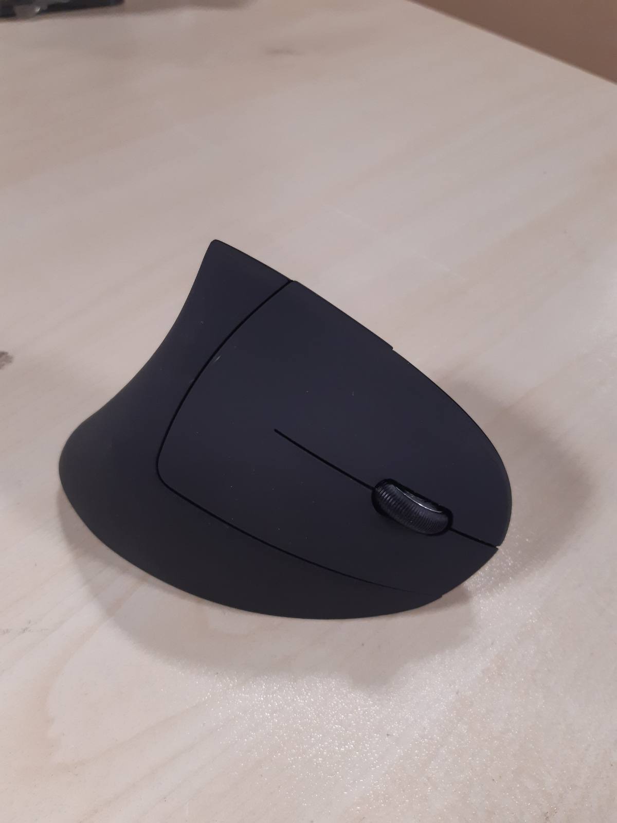 266552 - TRUST Maus Vertikal Verto, 800-1600 DPI, Maus Ergonomik, Për Dorën e Djathtë, Maus pa Tel LED, 6 Butona, RF 2.4GHz, Marrës USB, Maus pa Tel për Mac, Kompjuter, PC, Laptop, Bateri të Përfshira