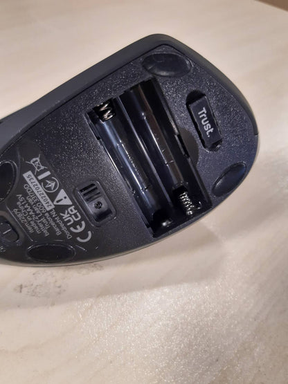 266552 - TRUST Maus Vertikal Verto, 800-1600 DPI, Maus Ergonomik, Për Dorën e Djathtë, Maus pa Tel LED, 6 Butona, RF 2.4GHz, Marrës USB, Maus pa Tel për Mac, Kompjuter, PC, Laptop, Bateri të Përfshira