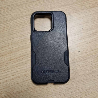 266628 - OTTERBOX Mbështjellëse Commuter për iPhone 14 Pro, Rezistent ndaj goditjeve, Rezistent ndaj rënieve, Mbrojtëse, Reziston 3 herë më shumë rënieve sesa standardi ushtarak, Antimikrobiale, e zezë, Dërgohet pa paketim