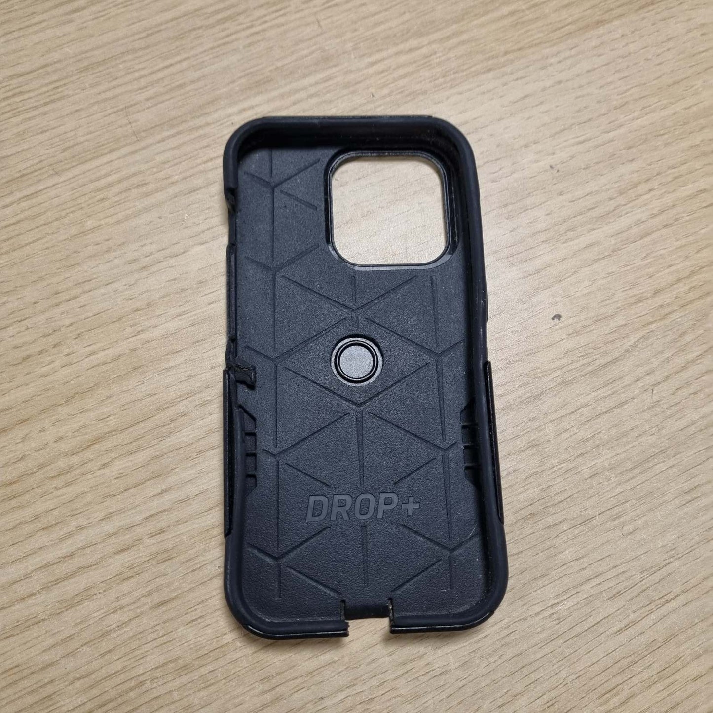 266628 - OTTERBOX Mbështjellëse Commuter për iPhone 14 Pro, Rezistent ndaj goditjeve, Rezistent ndaj rënieve, Mbrojtëse, Reziston 3 herë më shumë rënieve sesa standardi ushtarak, Antimikrobiale, e zezë, Dërgohet pa paketim