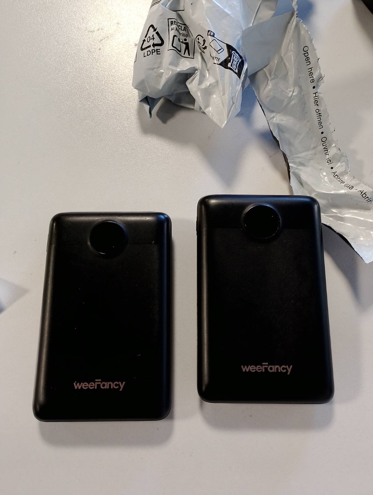 266667 - WEEFANCY - Bankë energjie 10000mAh, PD 22.5W, Mini Power Bank me Kabllo të Integruara, 3 Dalje dhe 3 Hyrje, Kompatibël me iPhone/Samsung/Huawei