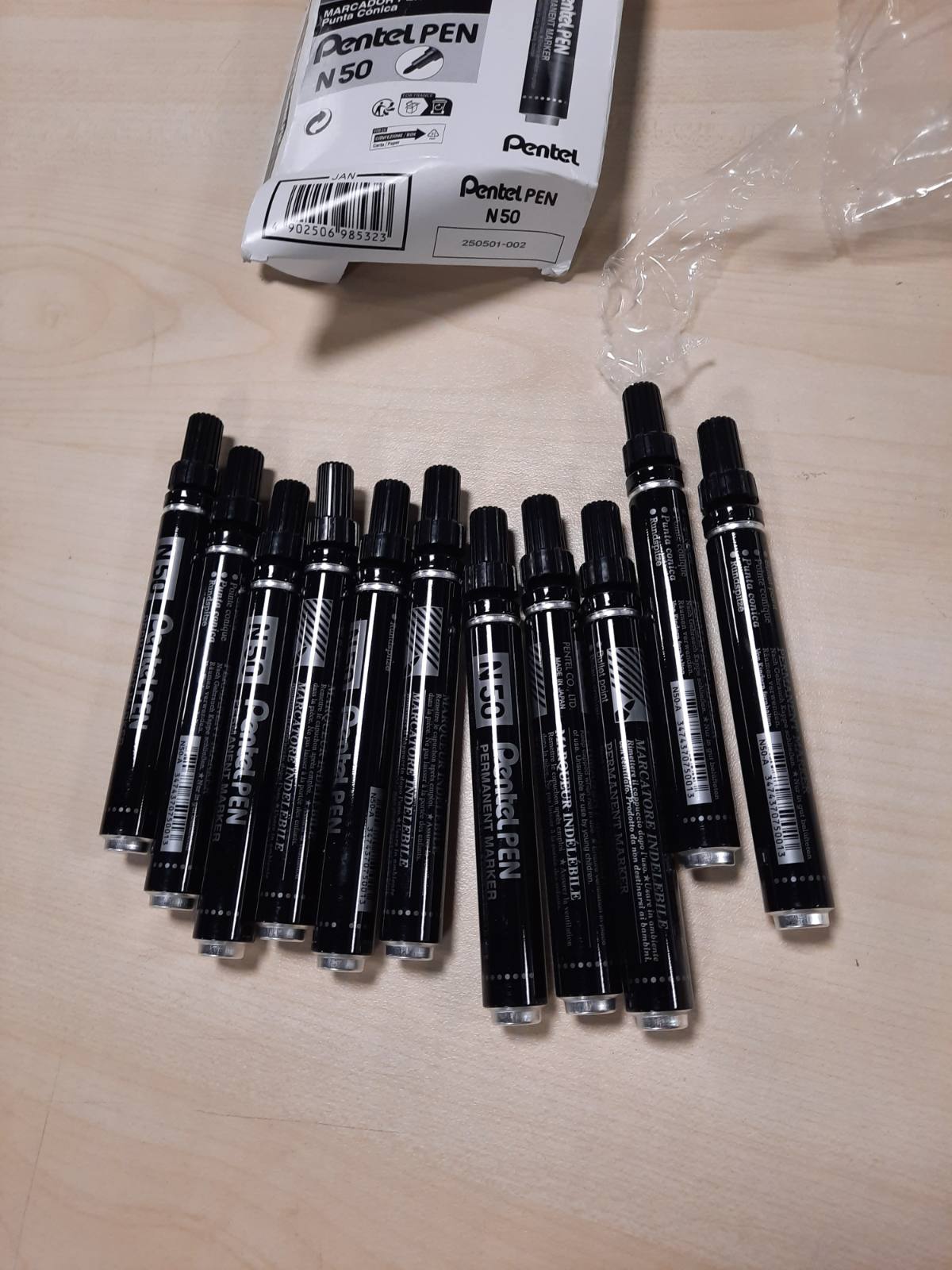 266740 - PENTEL Pen N50 Pako me 12 shënjues të përhershëm, majë konike të mesme, të zezë