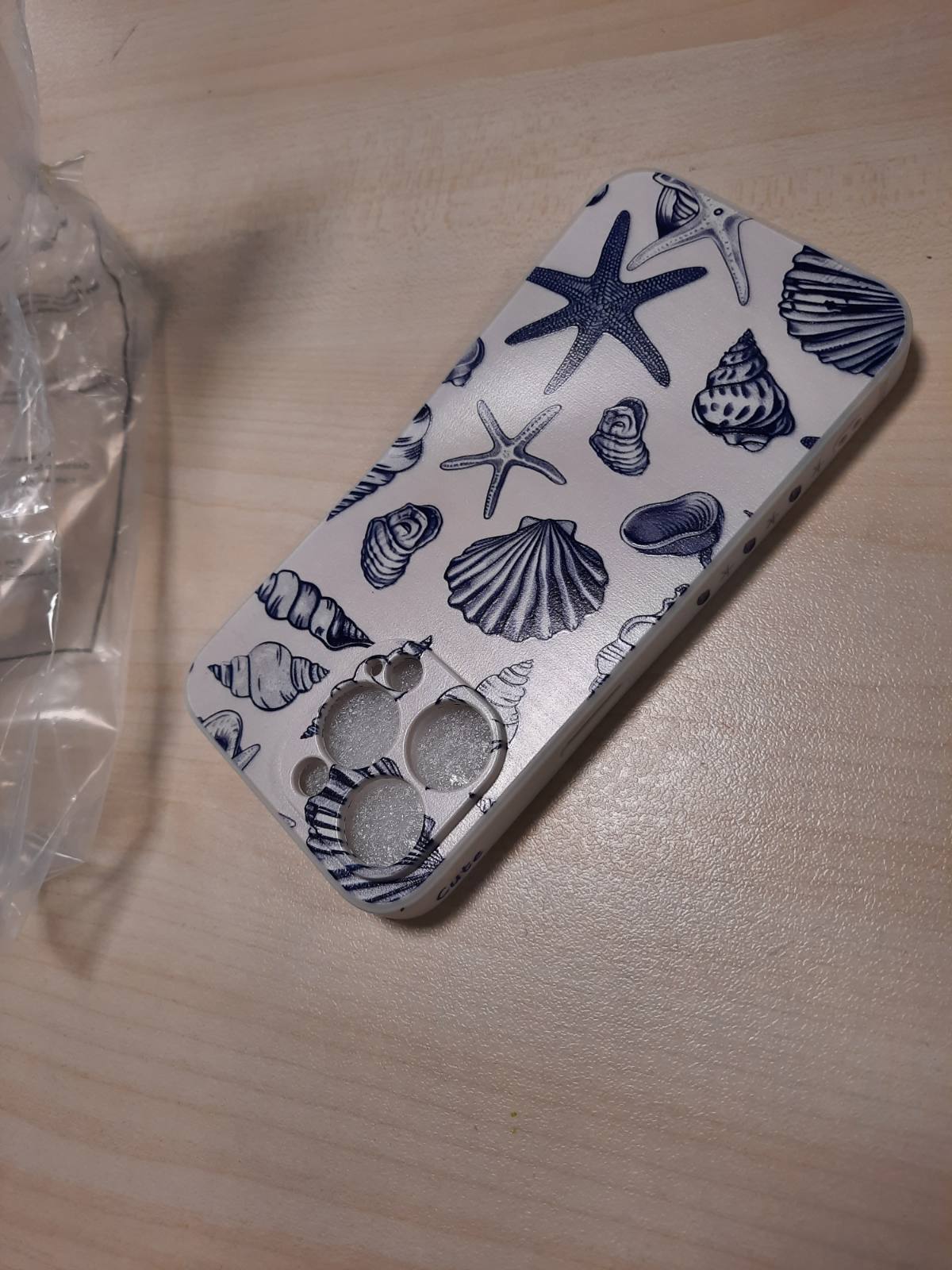 266761 - YIRLBEY Mbrojtëse për iPhone 13 Pro, silikoni i butë, rezistente ndaj gërvishtjeve, dizajn veror, 6.1"