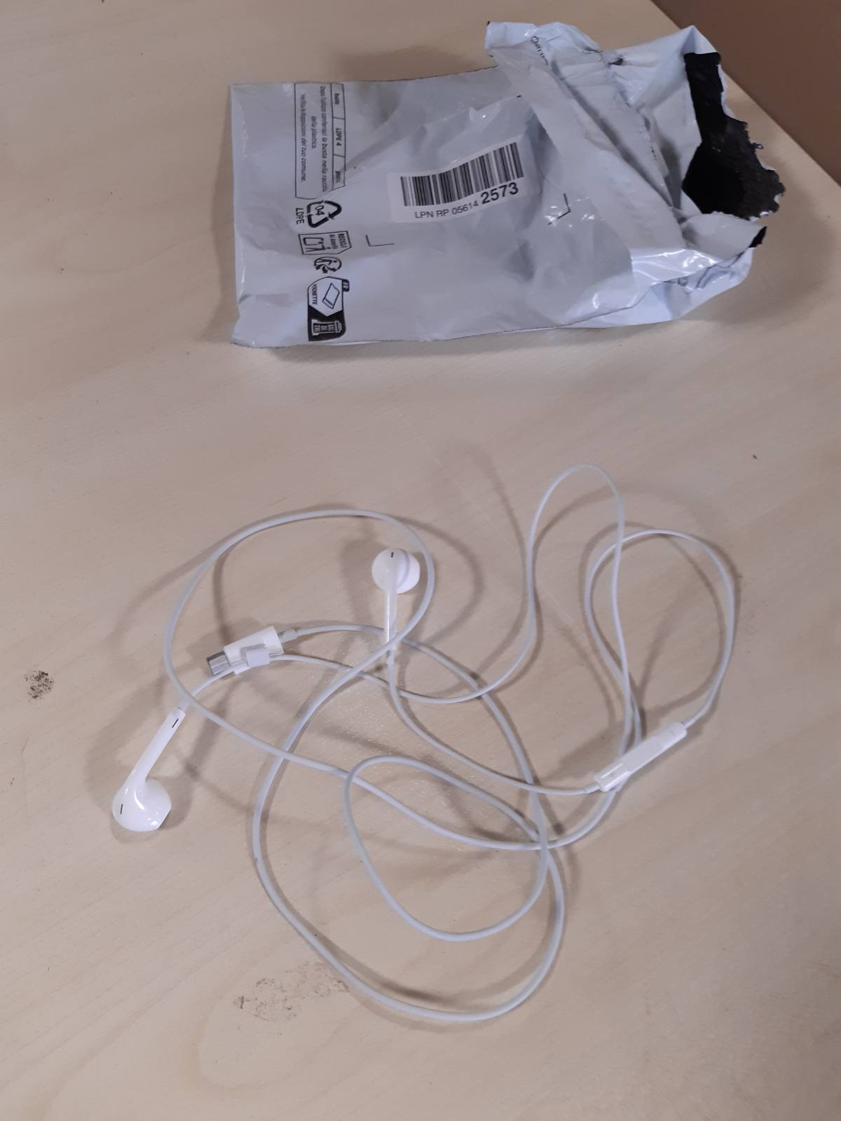 266818 - APPLE EARPODS ME LIDHËS LIGHTNING