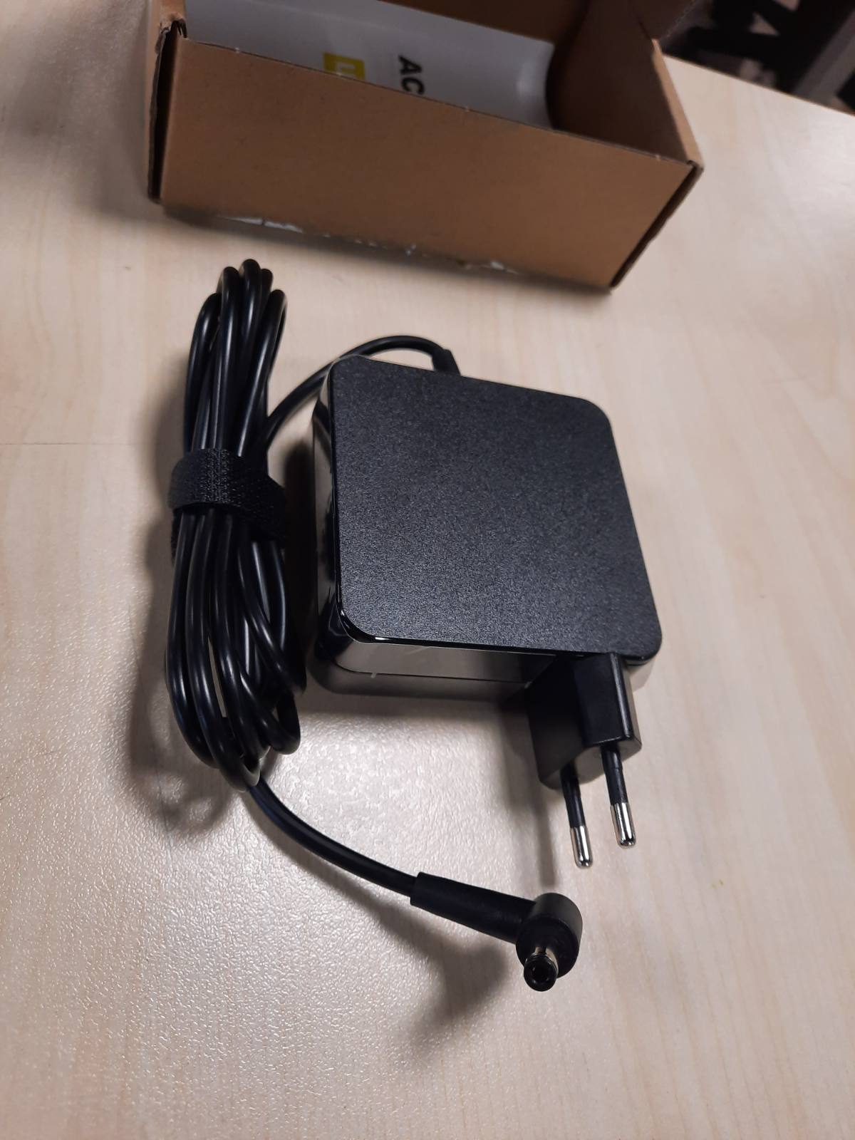 267035 - ASUS Karikues Laptop 65W 19V 3.42A për modele F550C F555L F555C F555U F550L F505Z F551M F554 F554LA F552C