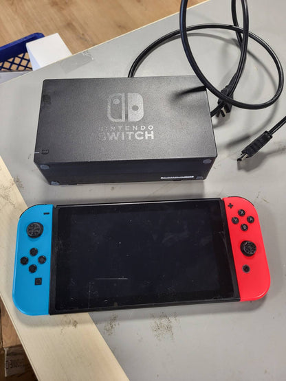 267553 - NINTENDO KONSOLA SWITCH, Ngjyrë Blu Neoni dhe të Kuqe Neoni Joy-Cons