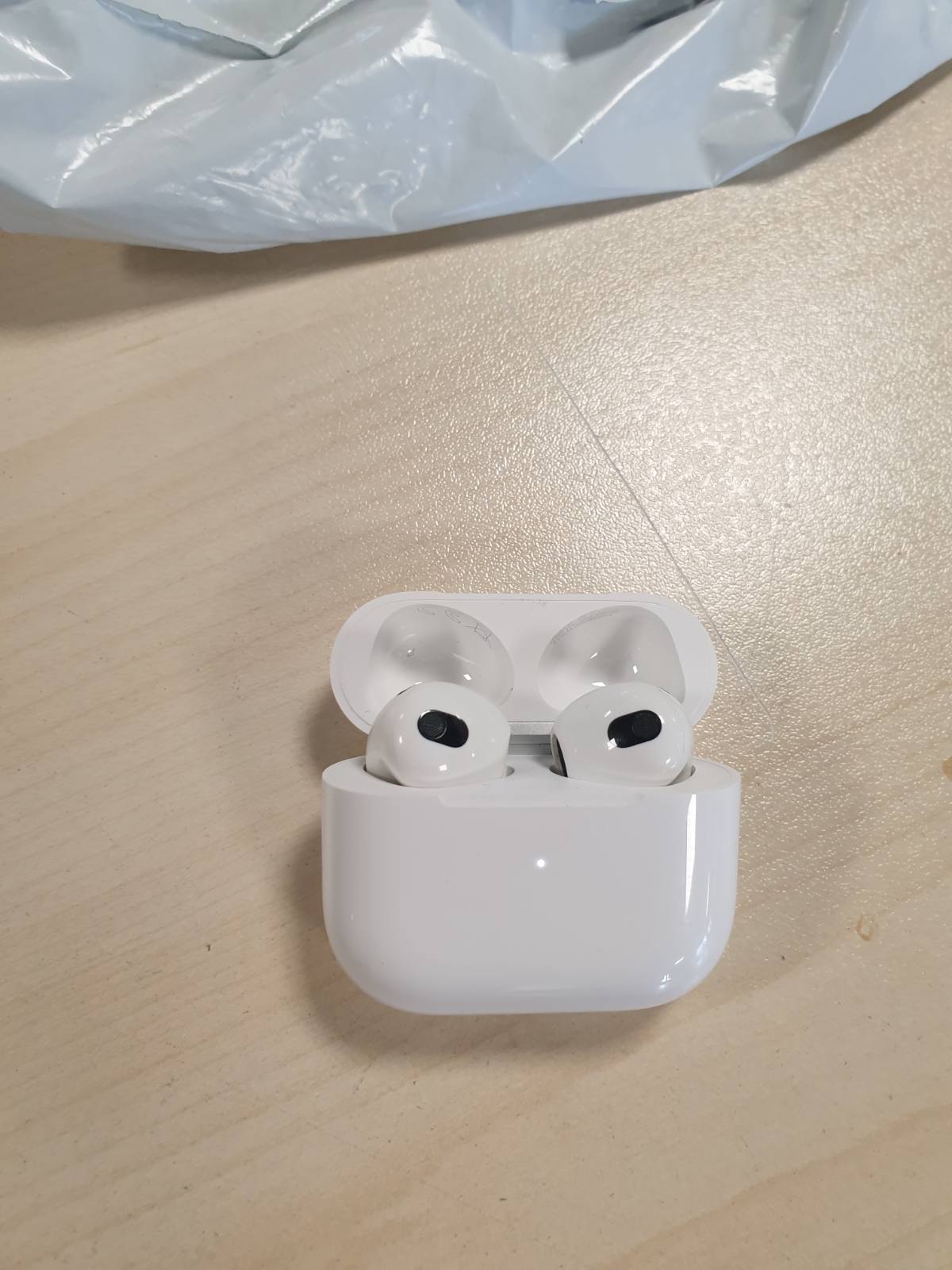 267567 - APPLE AirPods (gjenerata e 3-të) me Kuti Karikimi MagSafe (2021)