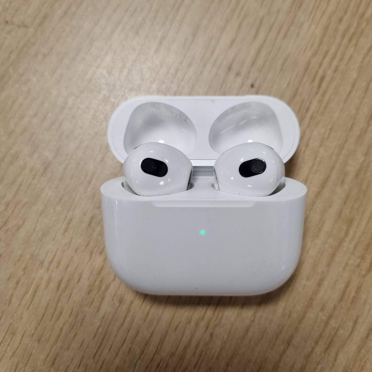 267567 - APPLE AirPods (gjenerata e 3-të) me Kuti Karikimi MagSafe (2021)
