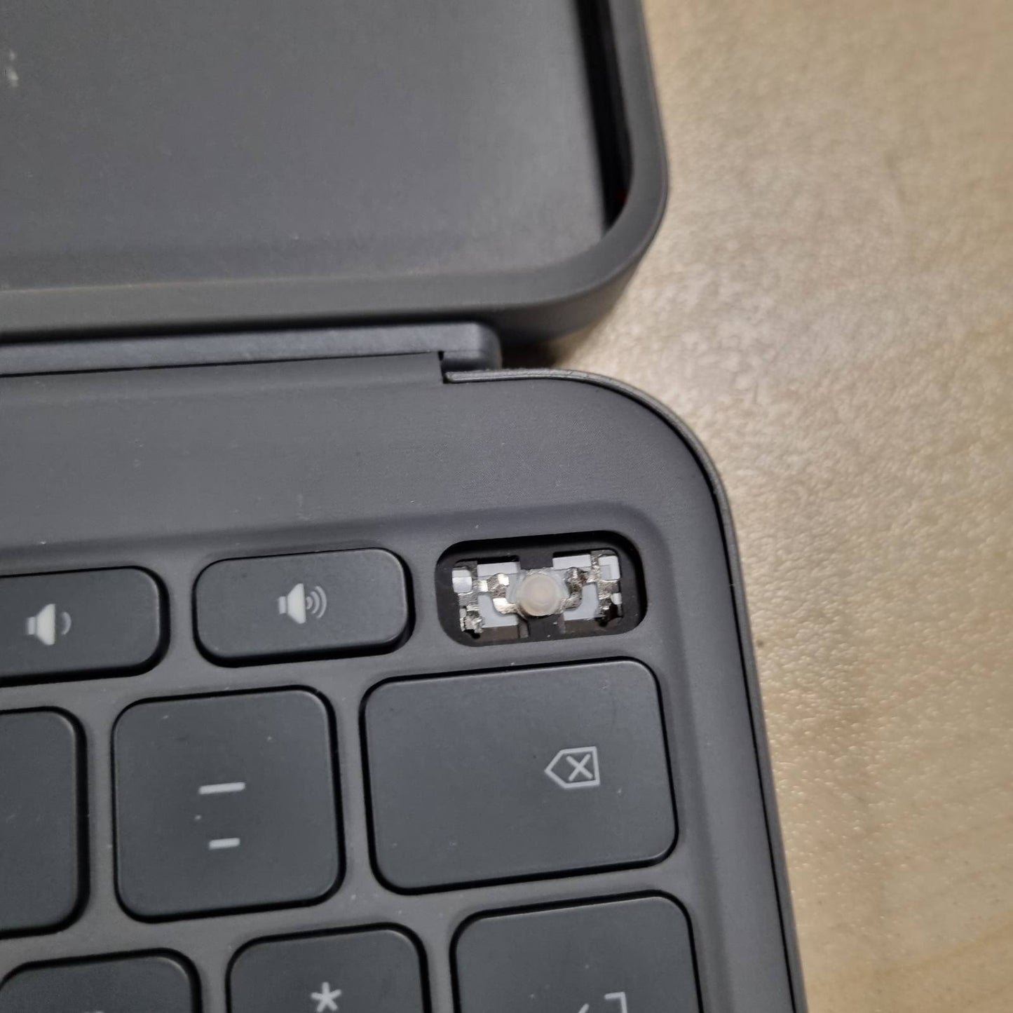 267577 - LOGITECH COMBO TOUCH - QWERTY në Mbretërinë e Bashkuar