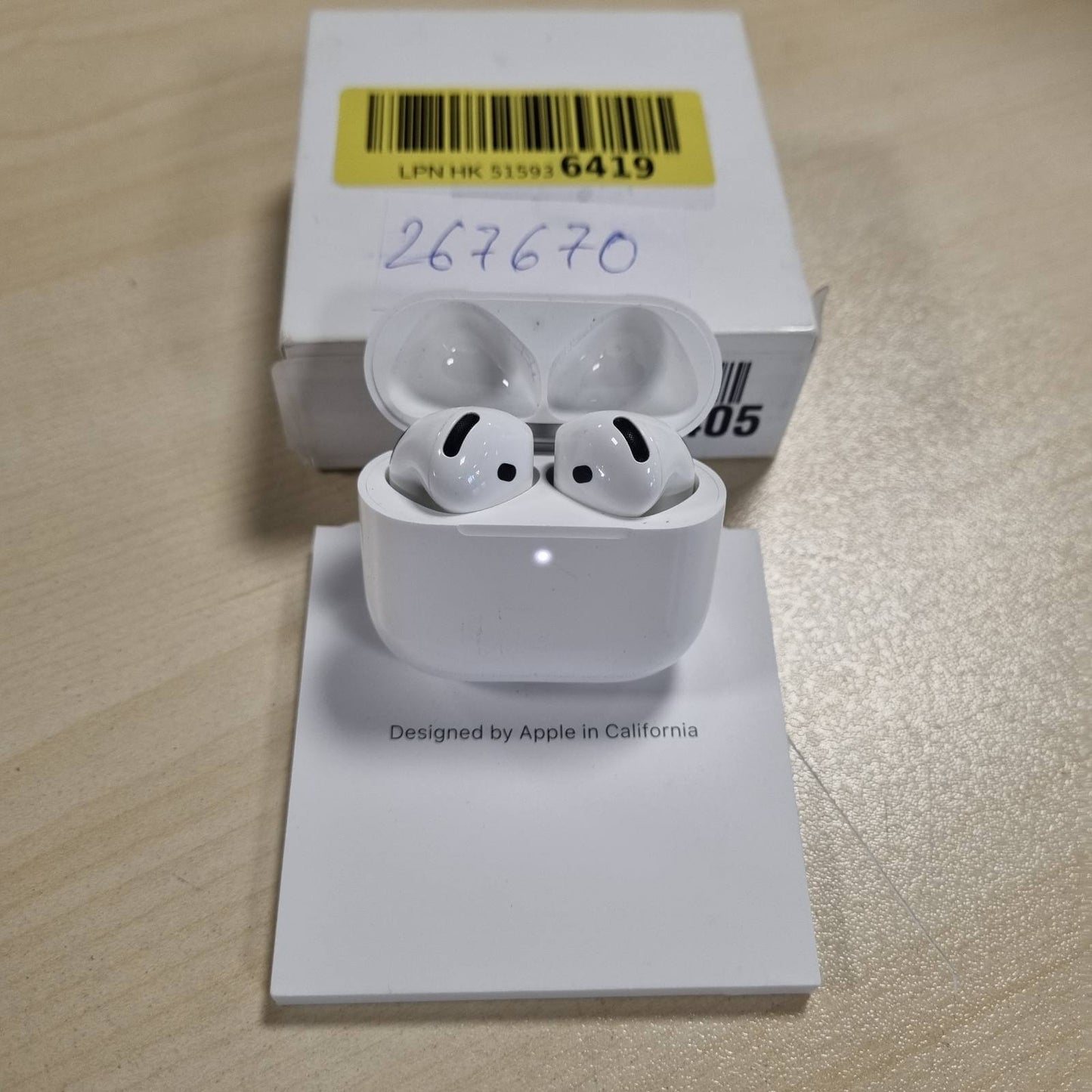 267670 - APPLE Kufje pa tel AirPods 4, Bluetooth, audio 3D, rezistente ndaj djersës dhe ujit, kuti karikimi USB-C, çip H2, deri në 24 orë riprodhim
