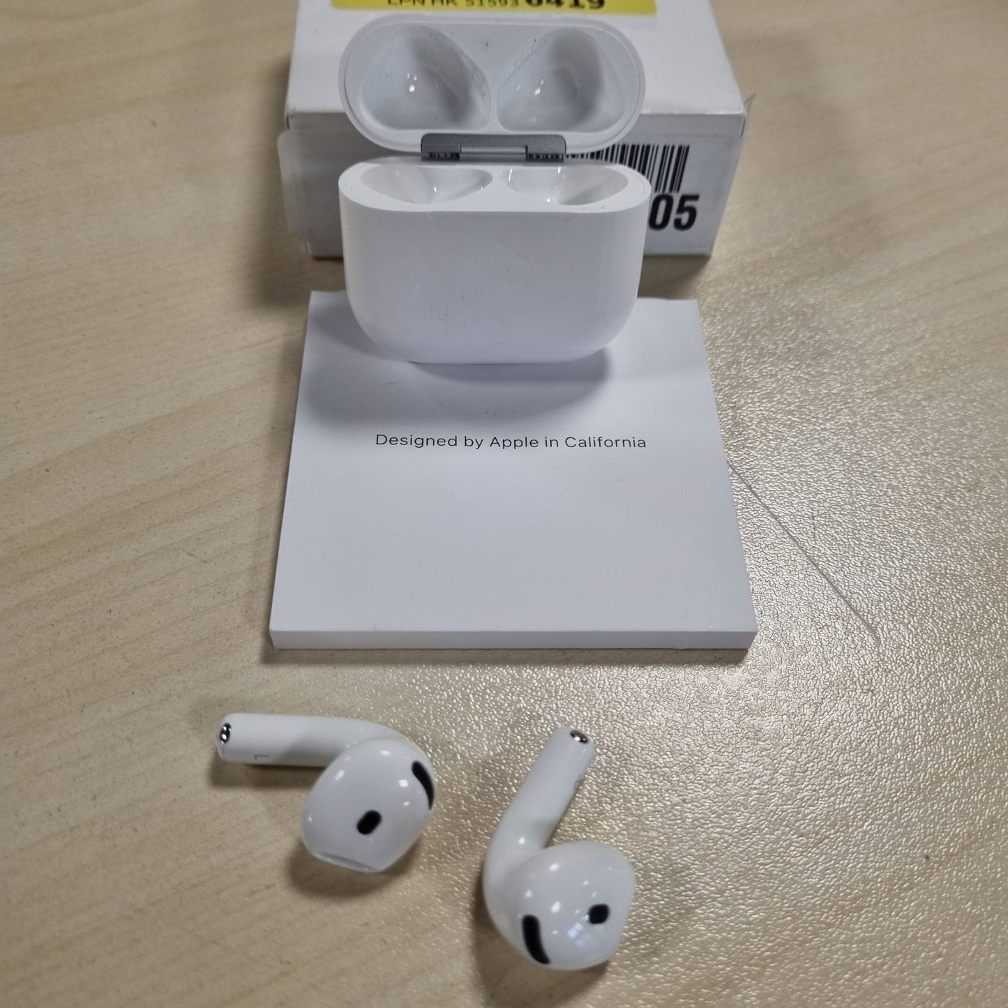267670 - APPLE Kufje pa tel AirPods 4, Bluetooth, audio 3D, rezistente ndaj djersës dhe ujit, kuti karikimi USB-C, çip H2, deri në 24 orë riprodhim