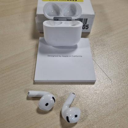 267670 - APPLE Kufje pa tel AirPods 4, Bluetooth, audio 3D, rezistente ndaj djersës dhe ujit, kuti karikimi USB-C, çip H2, deri në 24 orë riprodhim