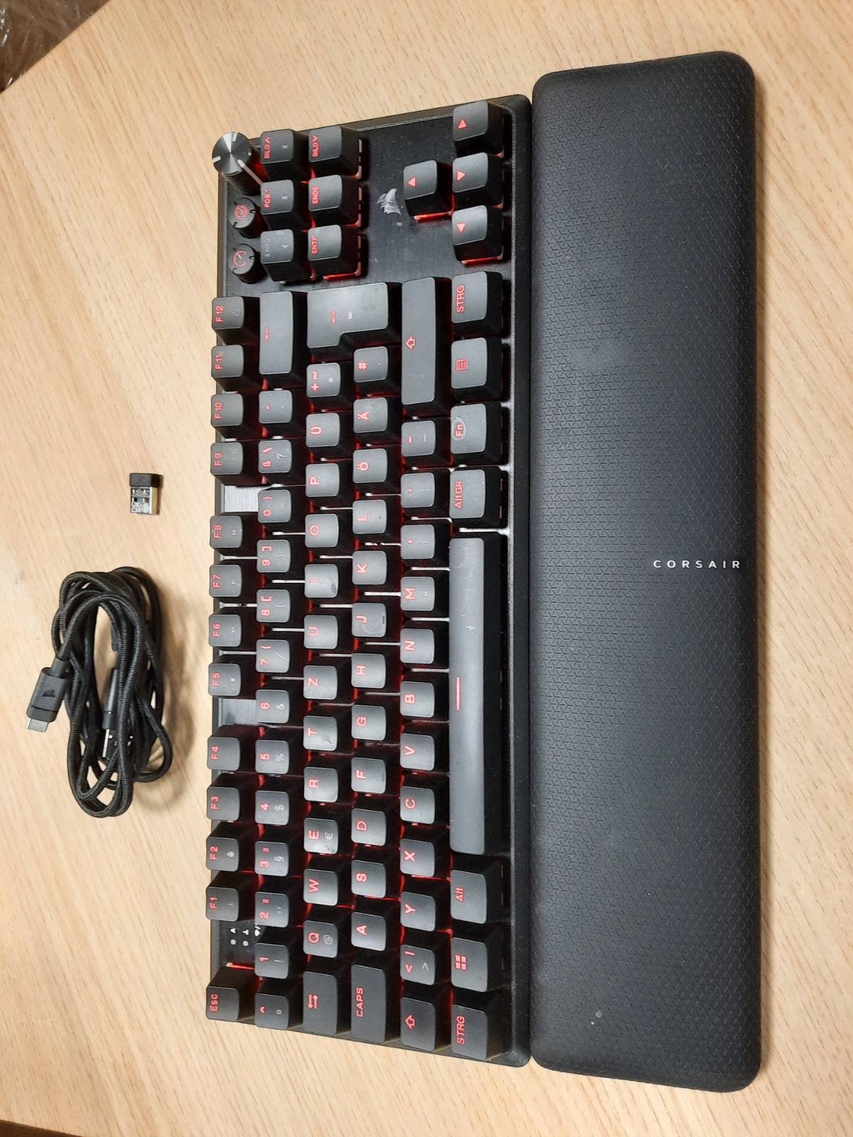 267691 - CORSAR K70 CORE TKL RGB Wireless - Tastierë Mekanike Pa Ten-Taksë për Lojëra, Çelësa Linearë MLX Red v2, SOCD, Amortizim Zhurme me Dy Shtresa, Taste Kapëse ABS, QWERTZ DE, E Zezë