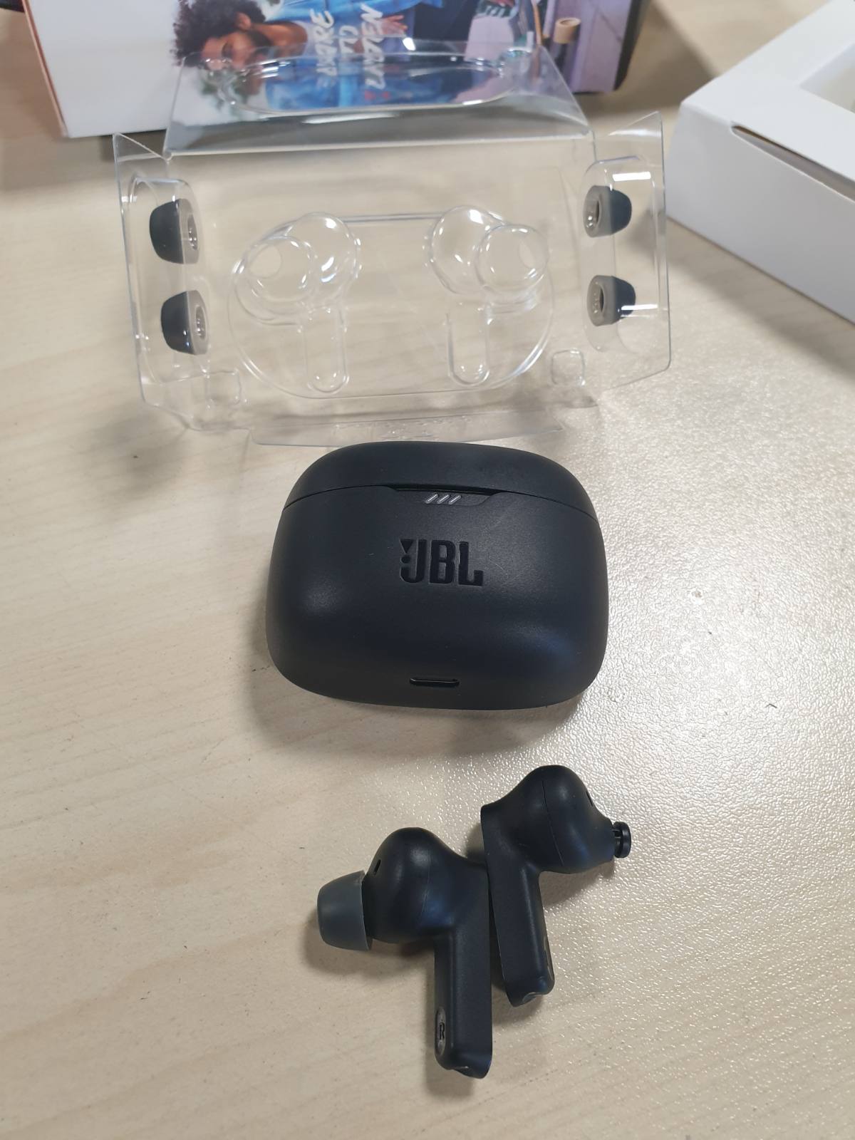 267715 - JBL Tune Beam, kufje pa tel, rezistente ndaj ujit, me anulim zhurmash, ngjyra të zeza, deri në 48 orë dëgjim muzike