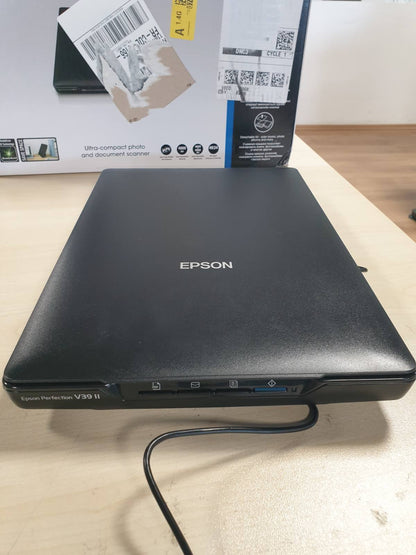 267727 - EPSON Skaner Perfection V39 II, 4800 DPI, energji USB, ultra kompakt, korrigjim i lehtë fotosh, skanim në cloud, butona me një prekje