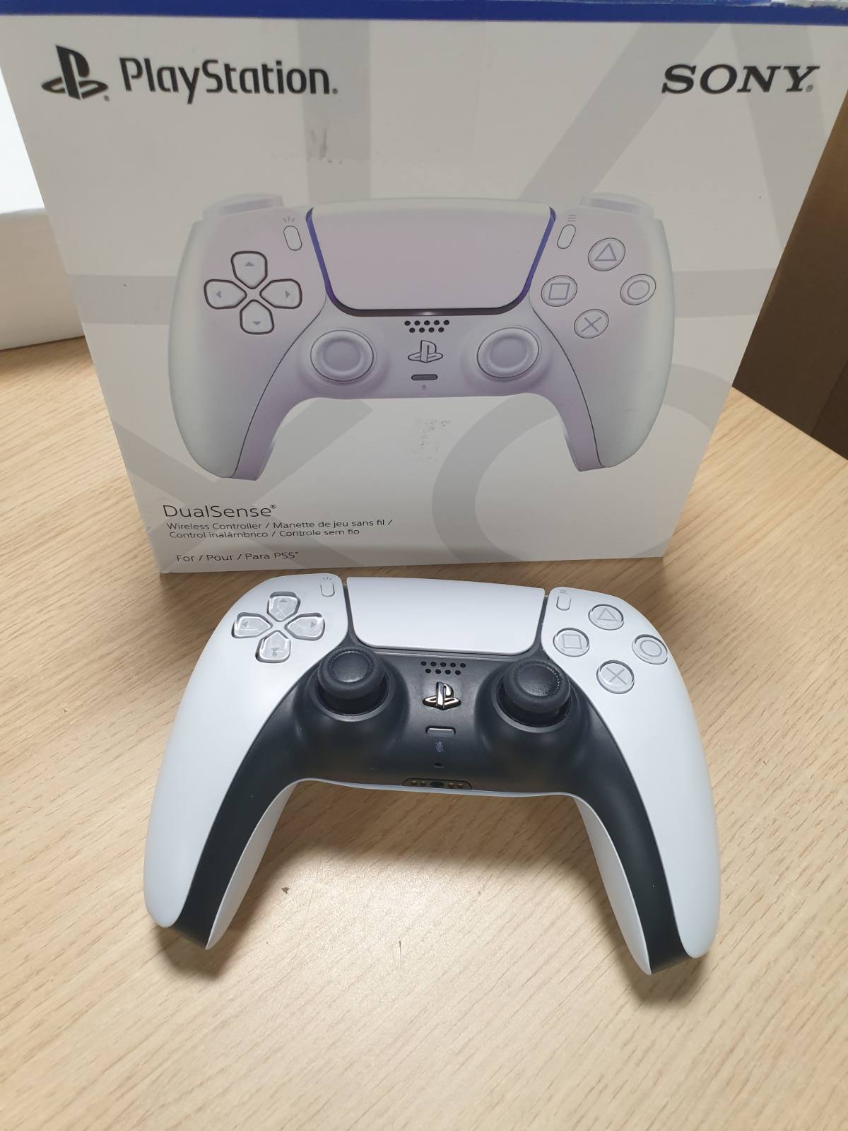 267746 - SONY Kontrollues Zyrtar DualSense 5, Pa Tel, Reagim Haptik, Shkelës Adaptues, Mikrofon i Integruar, Bateri e Rikarikueshme, I Përputhshëm me PS5/PC, Ngjyra: Dy Ngjyrash