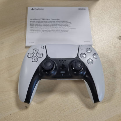 267747 - SONY Kontrollues Zyrtar DualSense 5, Pa Tel, Reagim Haptik, Shkelës Adaptues, Mikrofon i Integruar, Bateri e Rikarikueshme, I Përputhshëm me PS5/PC, Ngjyra: Dy Ngjyrash