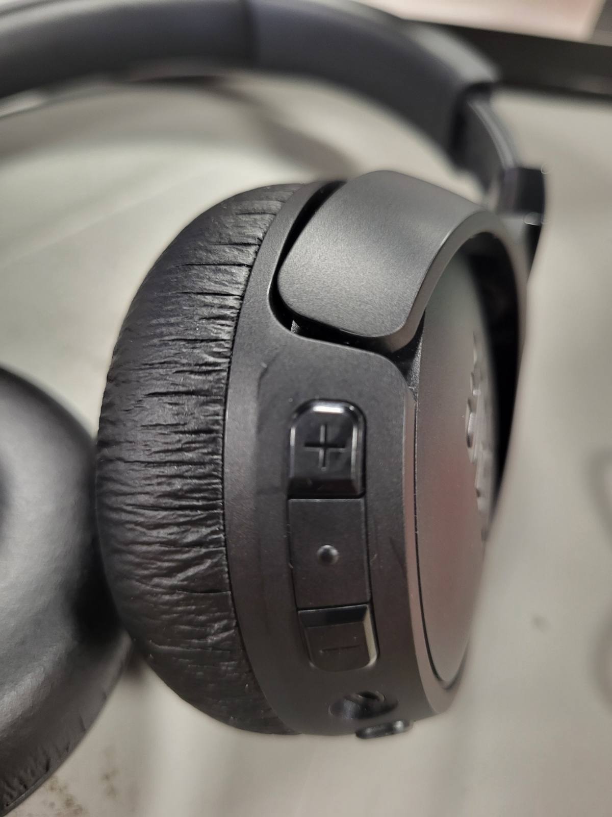 267756 - JBL Altoparlantë Tune 660 BTNC On-Ear, anulim aktiv të zhurmës, Modeli 2022