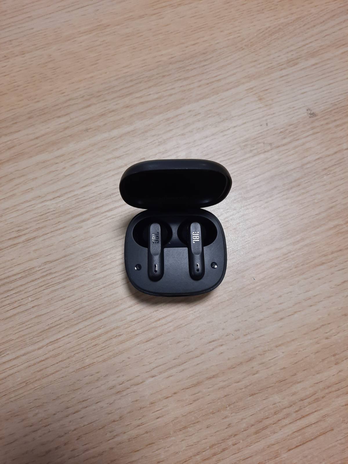 267828 - JBL WAVE FLEX, Kufje Pa Tel për Në Vesh, Rezistencë ndaj Ujit IP54 dhe IPX2, Teknologji TalkThru dhe AmbientAware, Jetëgjatësi Baterie 32-Orë, E Zezë