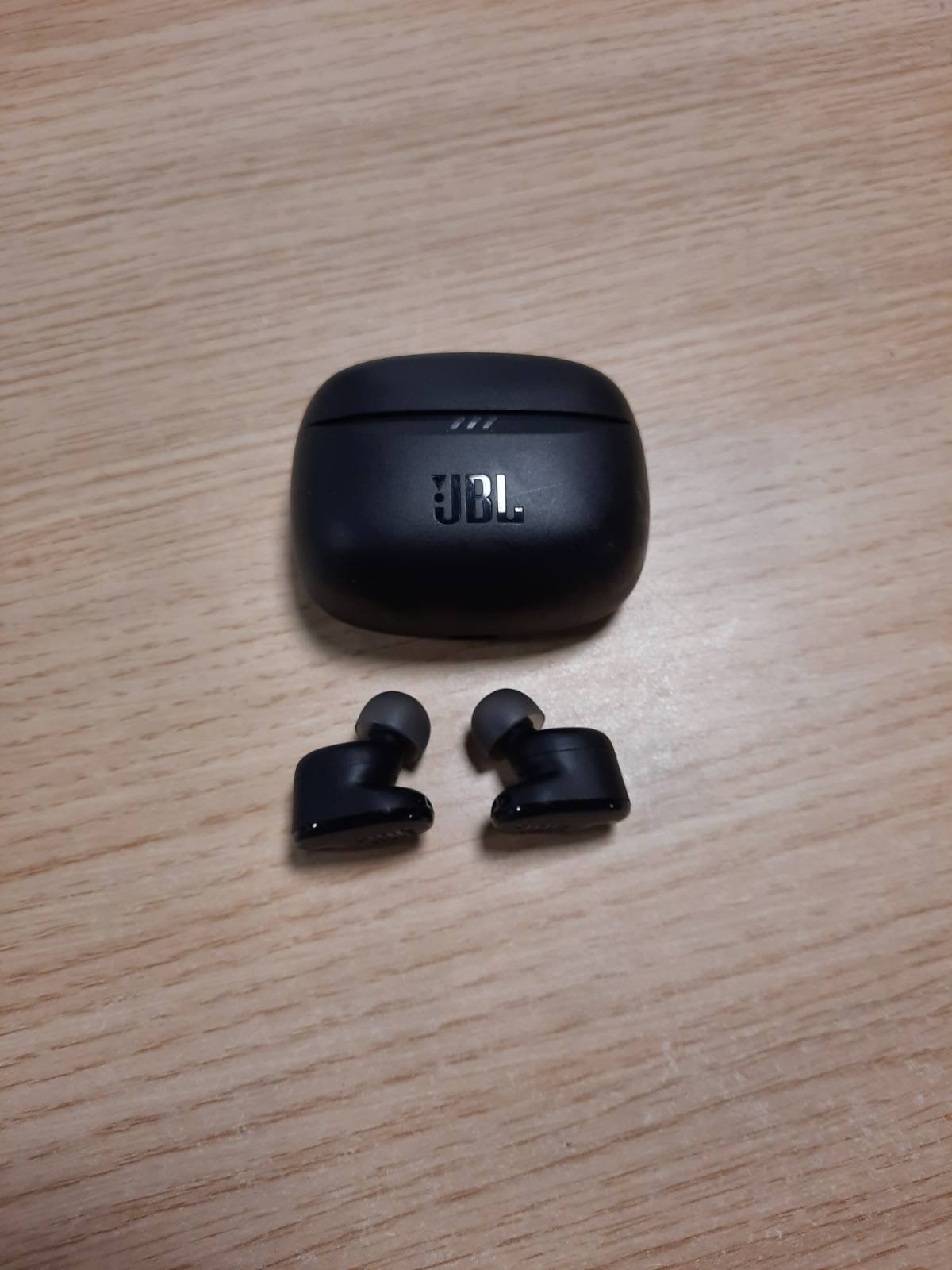 267836 - JBL TUNE BUDS 2, Kufje pa tel Bluetooth në vesh me anulim zhurmash, kohëzgjatje dëgjimi 48 orë, rezistente ndaj ujit dhe pluhurit IP54, lidhje me shumë pika, dizajn ergonomik, të zeza