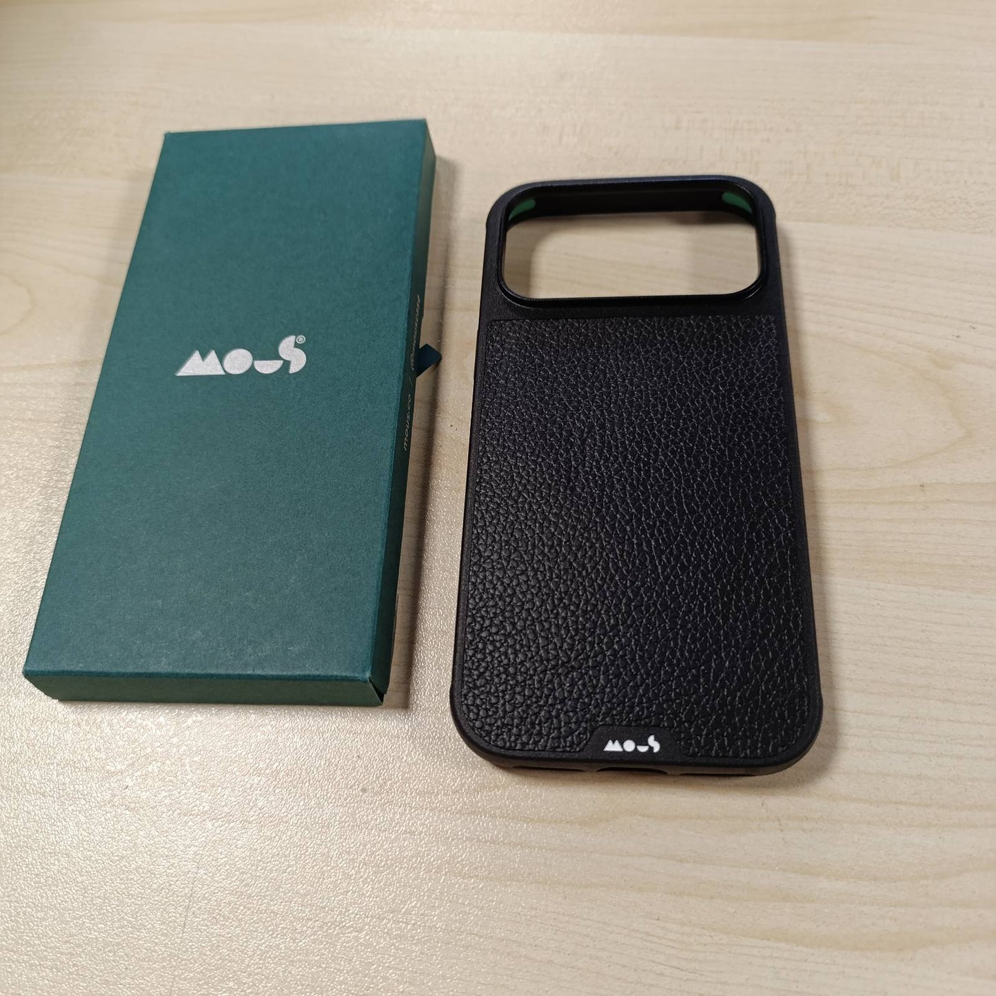 267906 - LIMITLESS Mbështjellës magnetik Mous për iPhone 17 Pro Max - me mbrojtës të lentes së kamerës, i pajtueshëm me Qi2 MagSafe - Lëkurë e zezë origjinale - Rezistent ndaj goditjeve dhe gërvishtjeve, e zezë