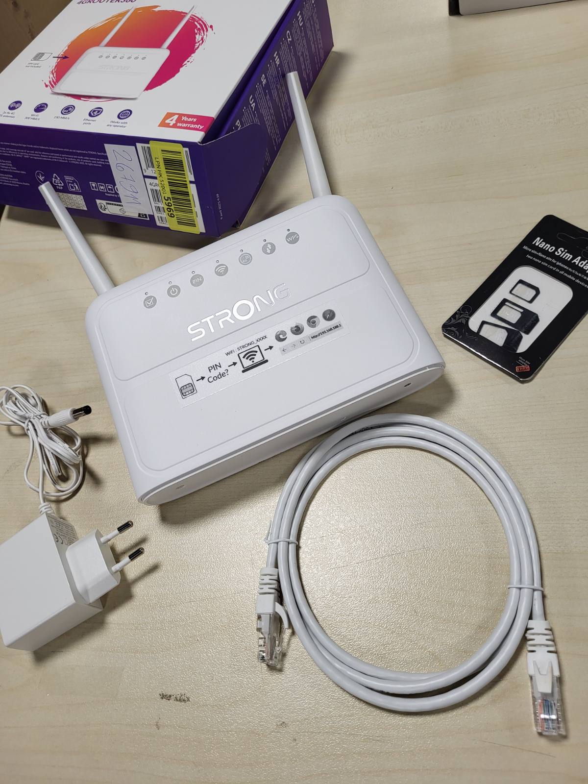 267911 - STRONG Router N300 Mbps WiFi 4G, Rrjet 4G Cat4 LTE, Antena të Jashtme Fikse, Porta WAN/LAN 100 Mbps, Router Karte SIM, Plug & Play, Mbështet deri në 32 Pajisje, Rrjet i Sigurt, i Bardhë